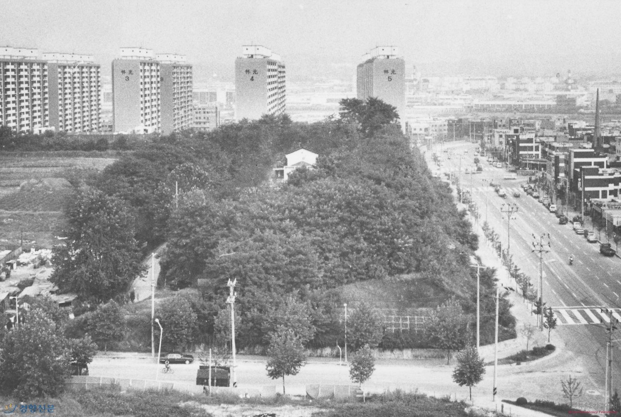 숲 사이 수원시립화장장 (민주화운동기념사업회 오픈아카이브) 1991년 경향신문.jpg