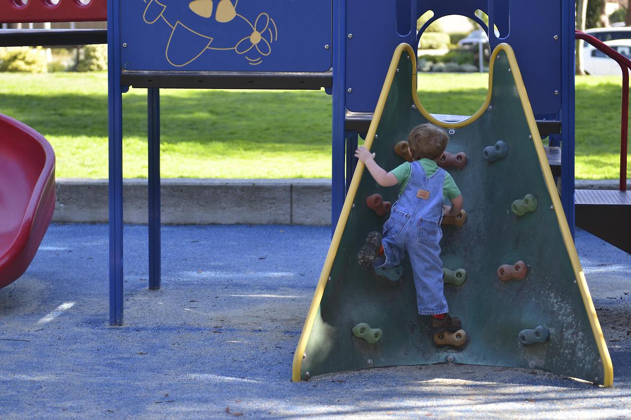 playground-2457321.jpg