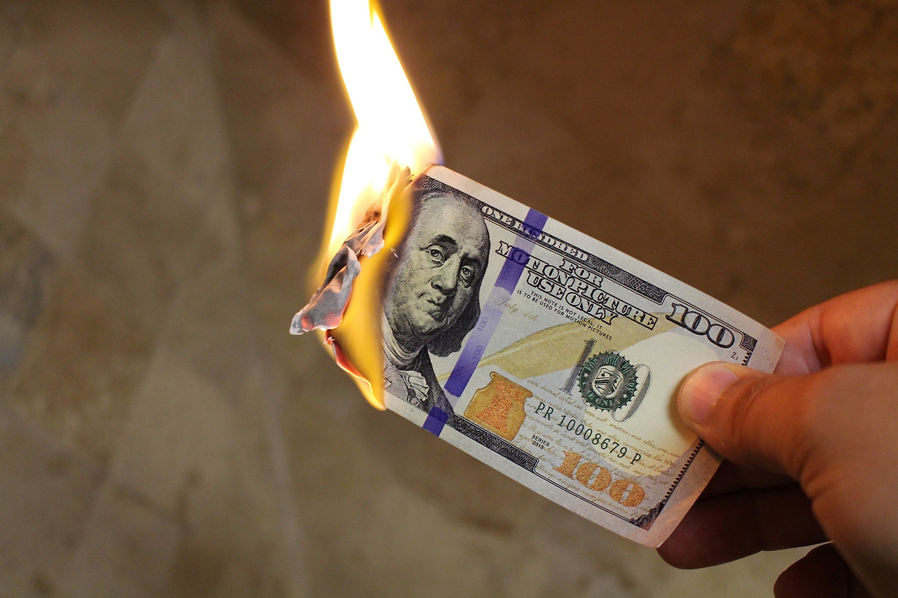 burning-money-2113914_1920.jpg