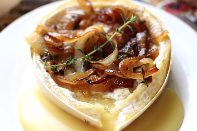 Baked-Camembert-with-Honey-Thyme-Onions-13.jpg