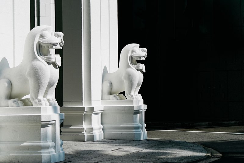 954d5-singapore-bank-of-china-pair-of-art-deco-lions-rodolfo-nolli.jpg