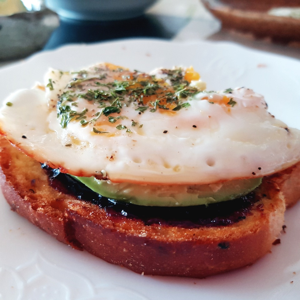 아보카도 계란후라이.jpg