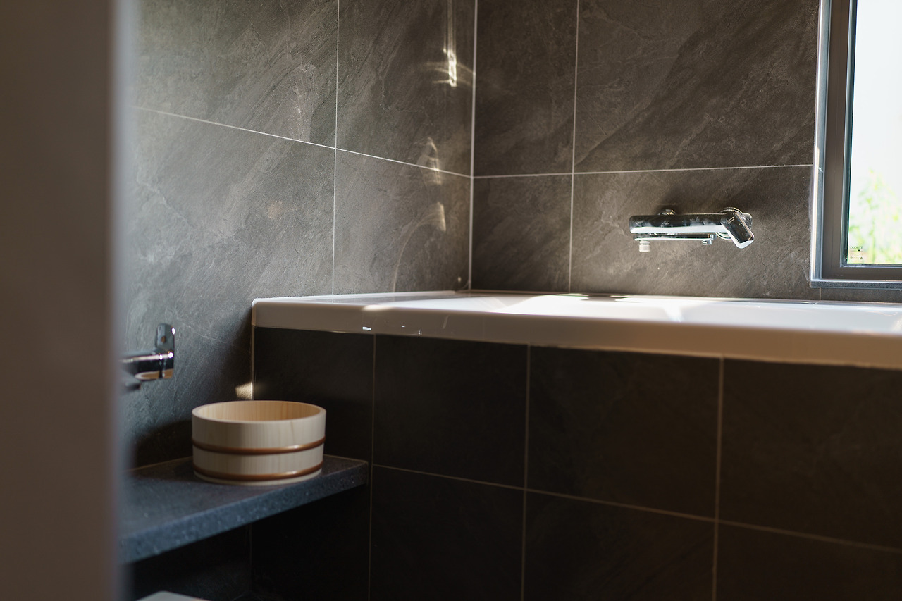 5_4_1_료칸같은 노천탕을 원했던 부부. 의뢰인의 로망공간이 손님을 위한 환대의 공간이 된다.jpg