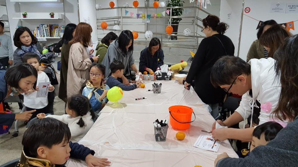 사진3_버들마을 할로윈파티_버들마을활력소 제공.jpg