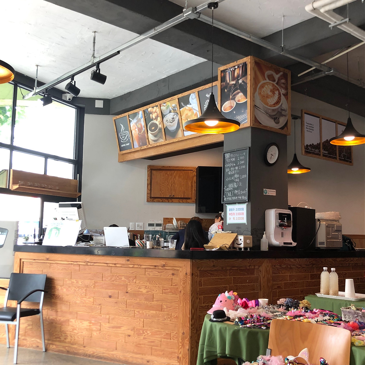행복나무_카페내부2_이태림.jpg