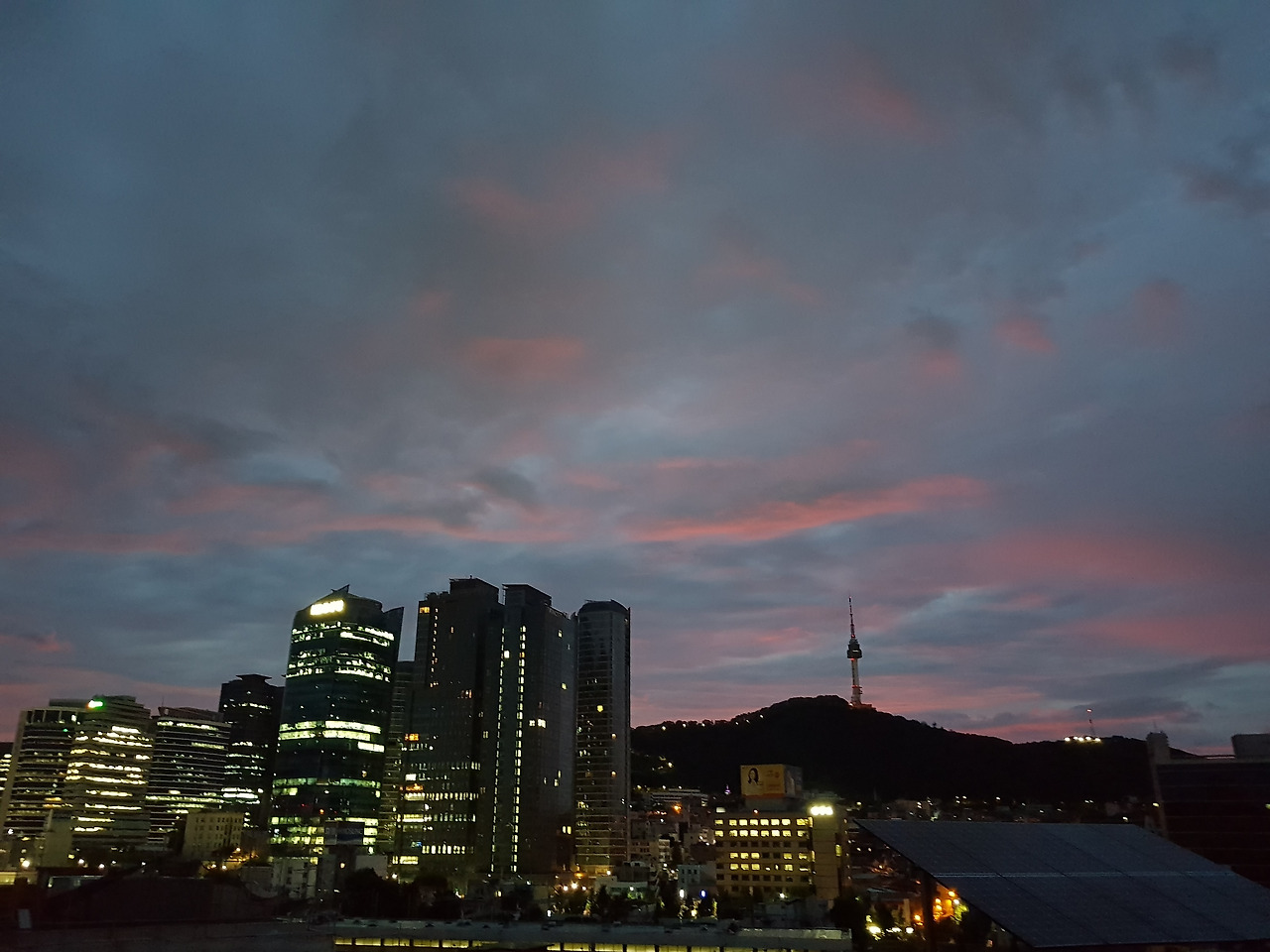 하늘밑 야경.jpg