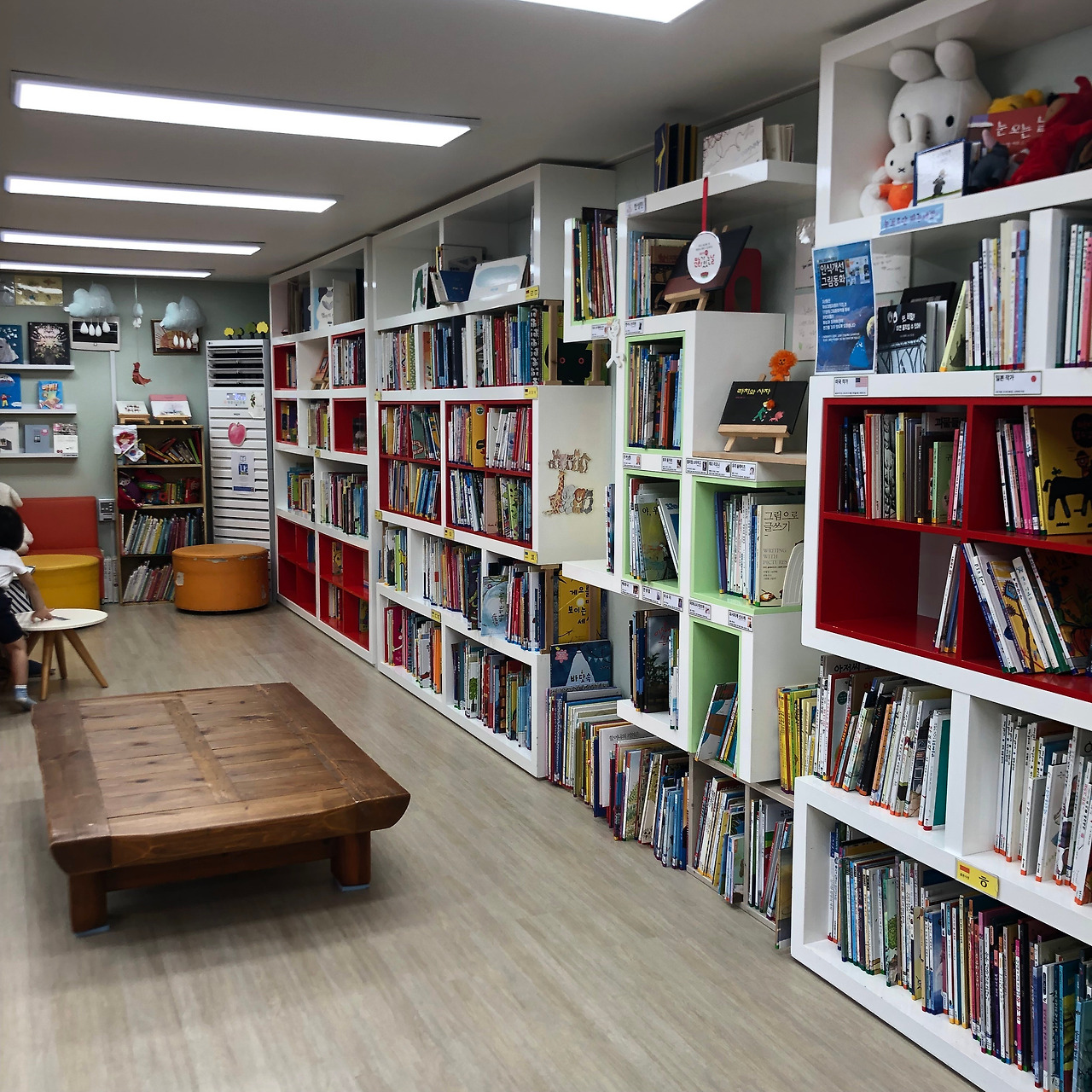 흥부네그림책도서관_내부_이태림.jpg