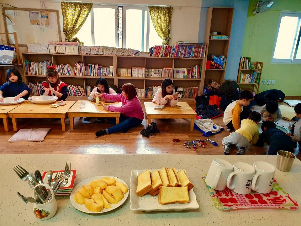 공간 짬 활동 1 - (마을 아이들 방과후 시간) 간식 및 활동거리 제공.jpg