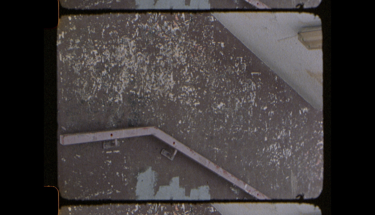 침묵하는 다리들.jpg