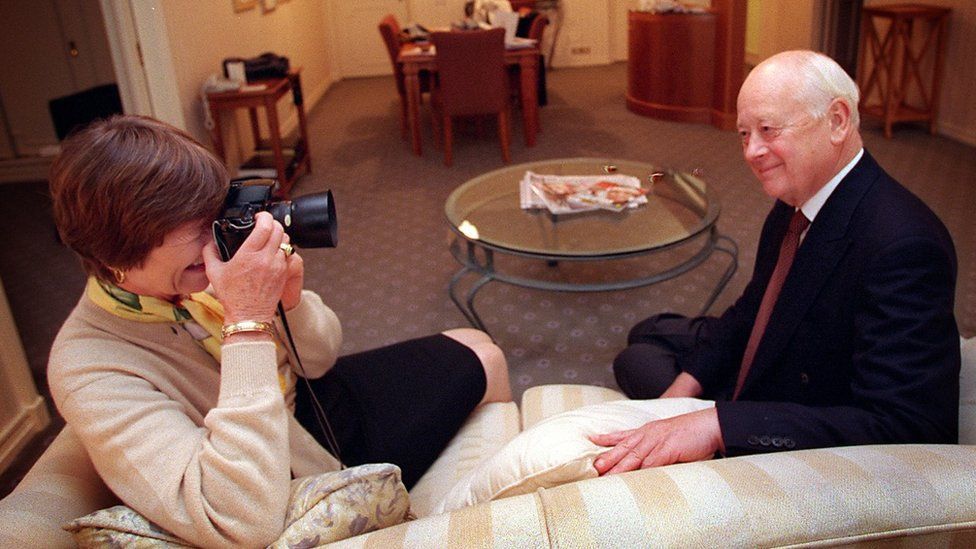 찰스 핸디 & 엘리자베스.jpg