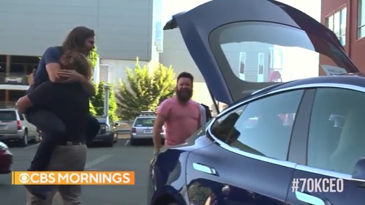 g-ceo에게 직원이 돈모아 차선물.jpg