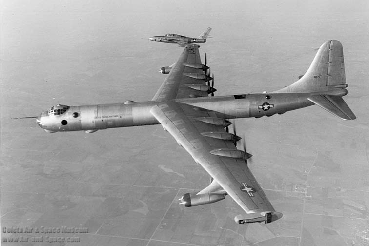 gd262290 JRB-36F 49-2707 RF-84F 51-1849 left sidein flight l_(air and space.com).jpg