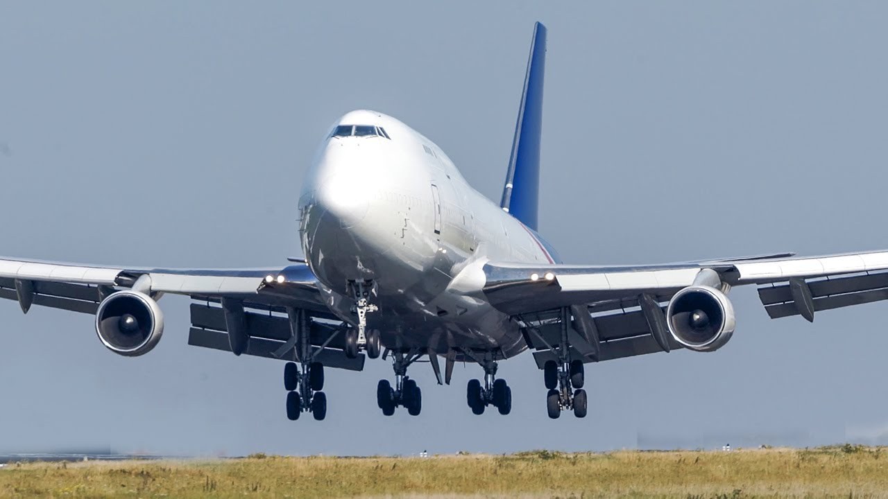 youtube b747 landing.jpg