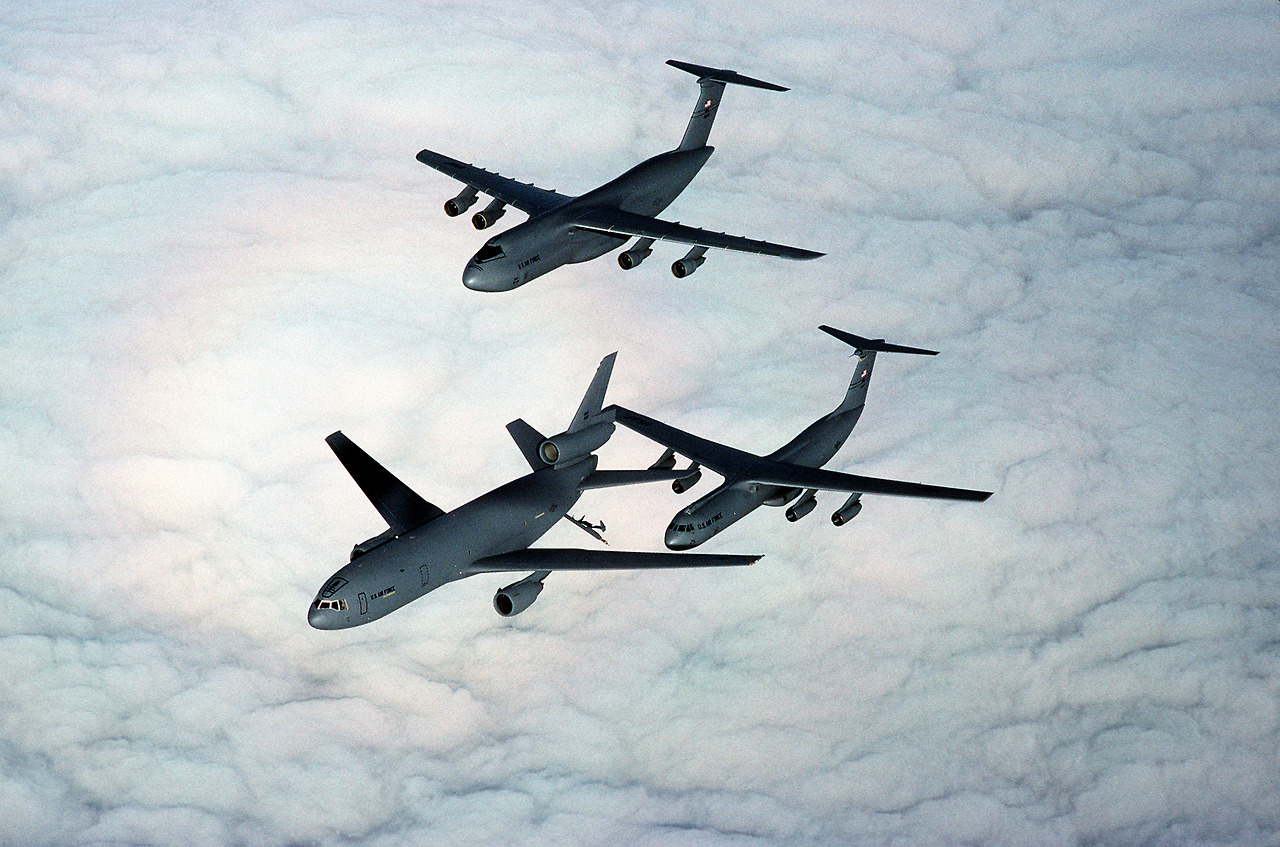 KC-10_Extender,_C-5,_C-141_(2151958386).jpg