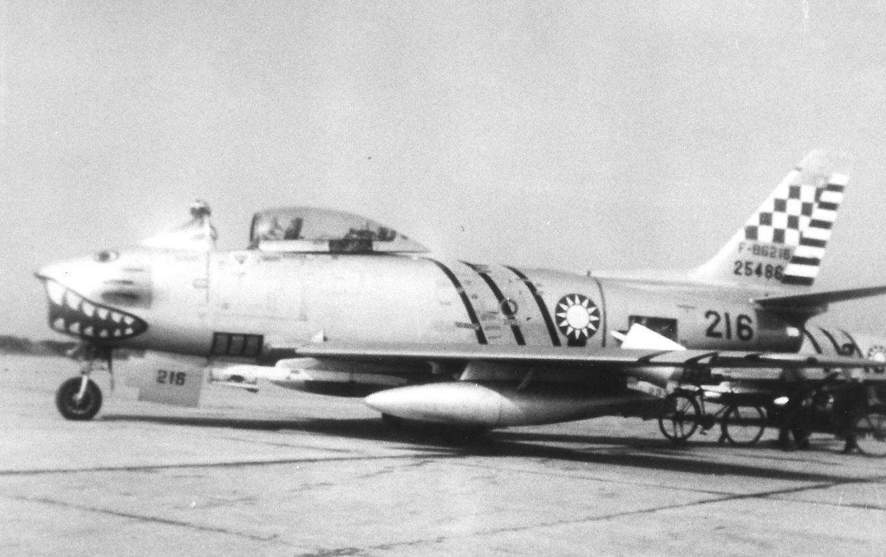 F-86 with sidewinder @Pinterest.jpg