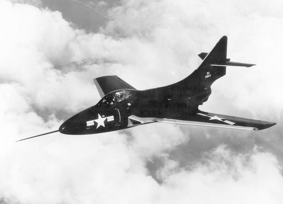 Grumman F9F-6 cougar _(National Air and Space Museum - smithsonian Institution).jpg