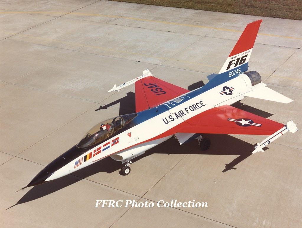 Flickr YF-16 Flags.jpg