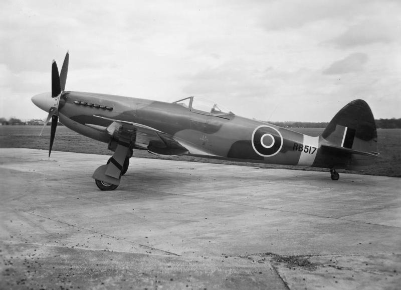 Supermarine_Spiteful_FXIV_side_view_c1945_Wikipedia.jpg