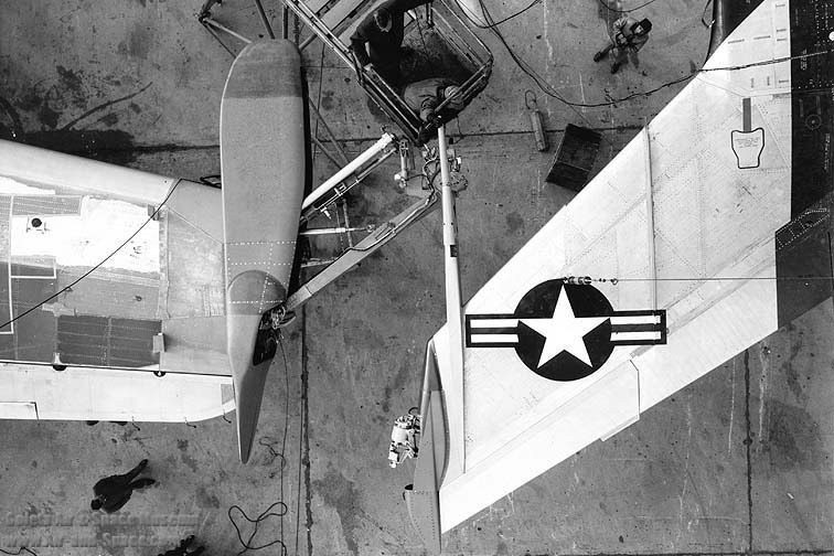 26-2154 JRB-36F 49-2707 RF-84F 51-1849 wing tip coupling mechanism l_(Air and space museum(.jpg