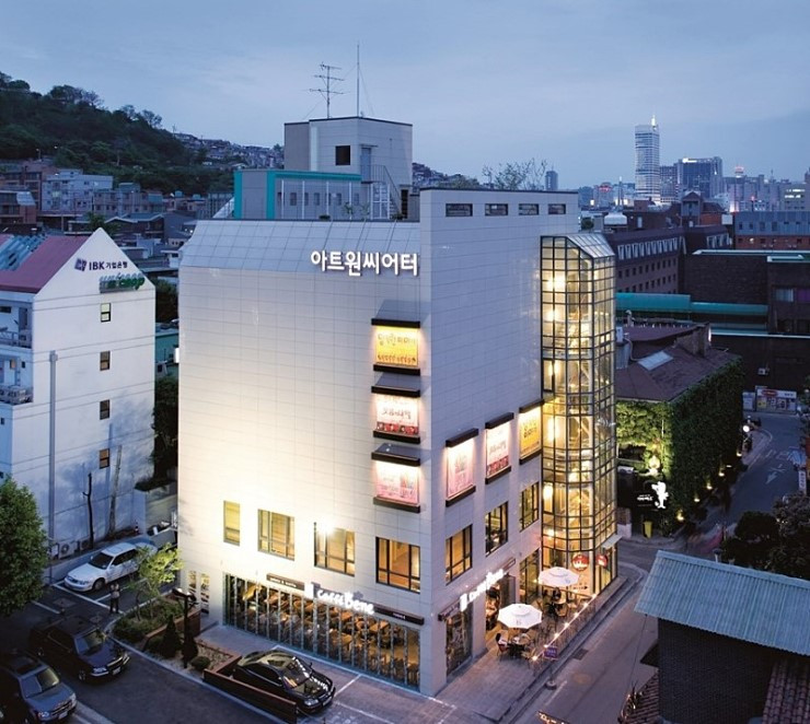 아트씨어터_빌딩.jpg