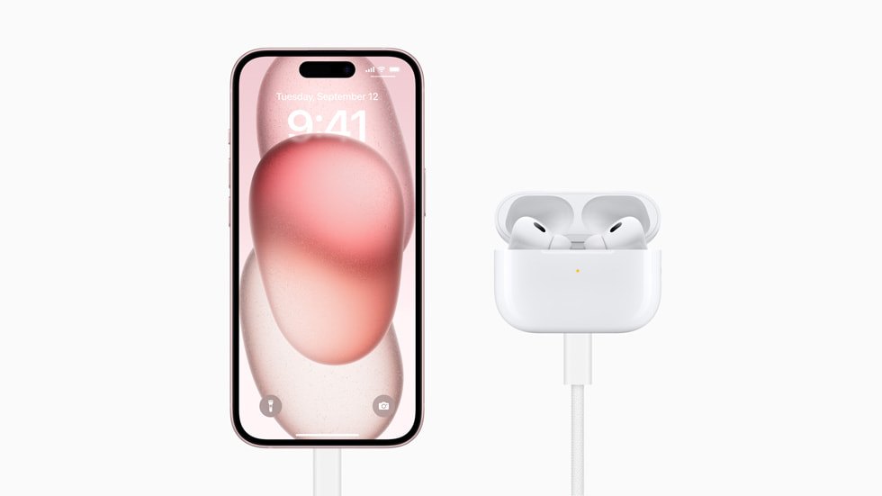 Apple-AirPods-Pro-2nd-generation-USB-C-connection-demo-230912_big.jpg.large_.jpg