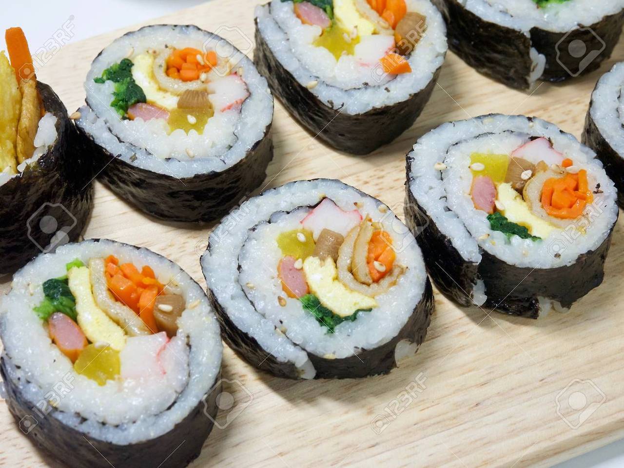 89782666-korean-food-vegetable-kimbap.jpg