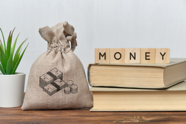 money-concept-with-a-bag-of-money-and-books_102583-3387.jpg
