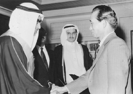 05_1974년 중동건설 진출을 시작한 박정희 대통령이 사우디아라비아 건설부장관을 접견하는 모습.jpg