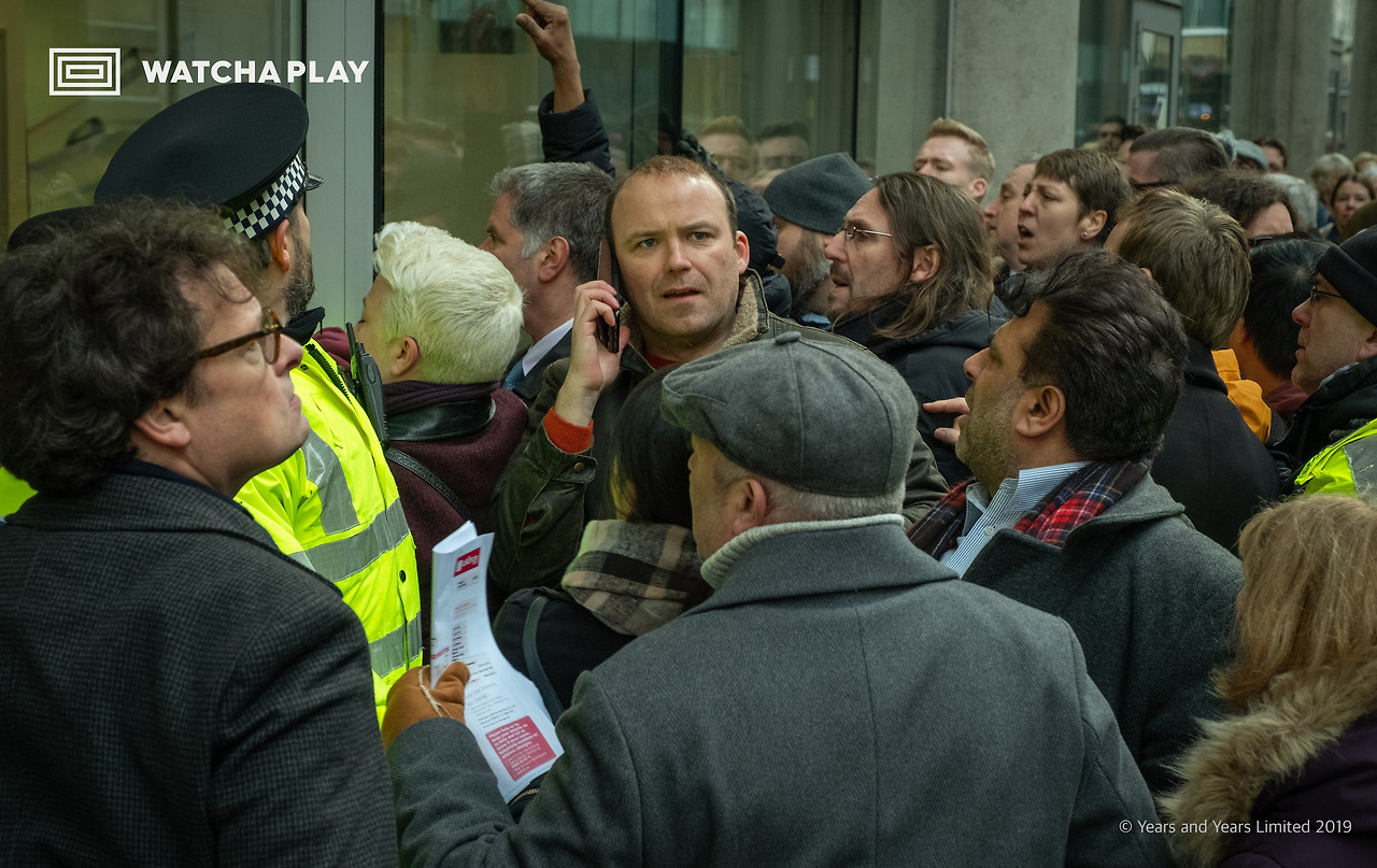 이어즈&이어즈_스틸 2 오전 3.17.57.jpg