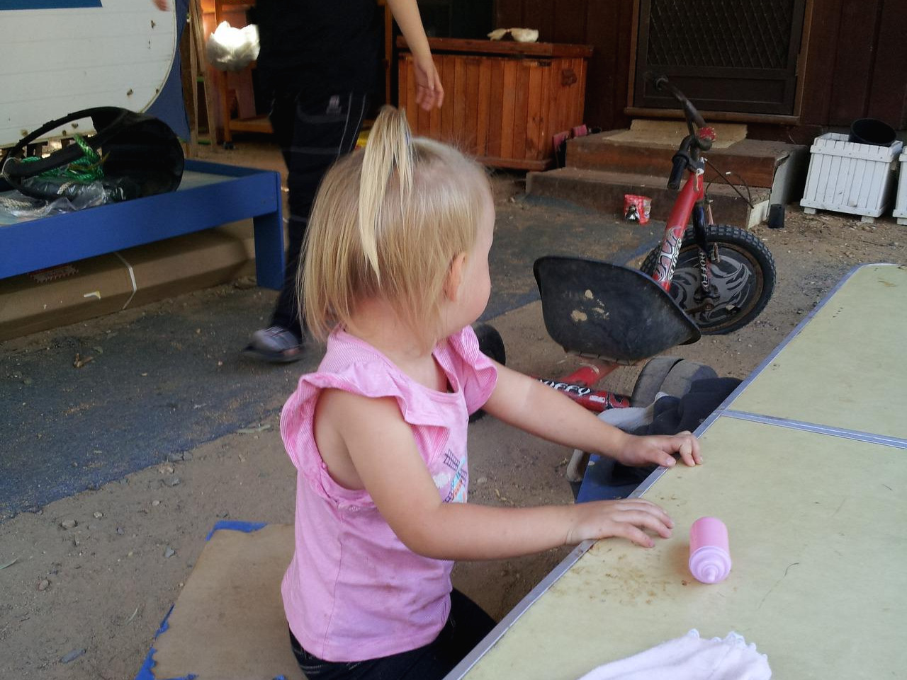 아이 옆 모습.jpg