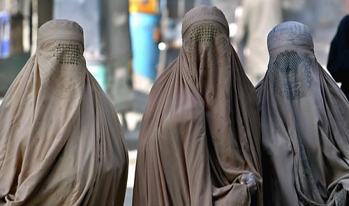 아시리아 부르카.jpg