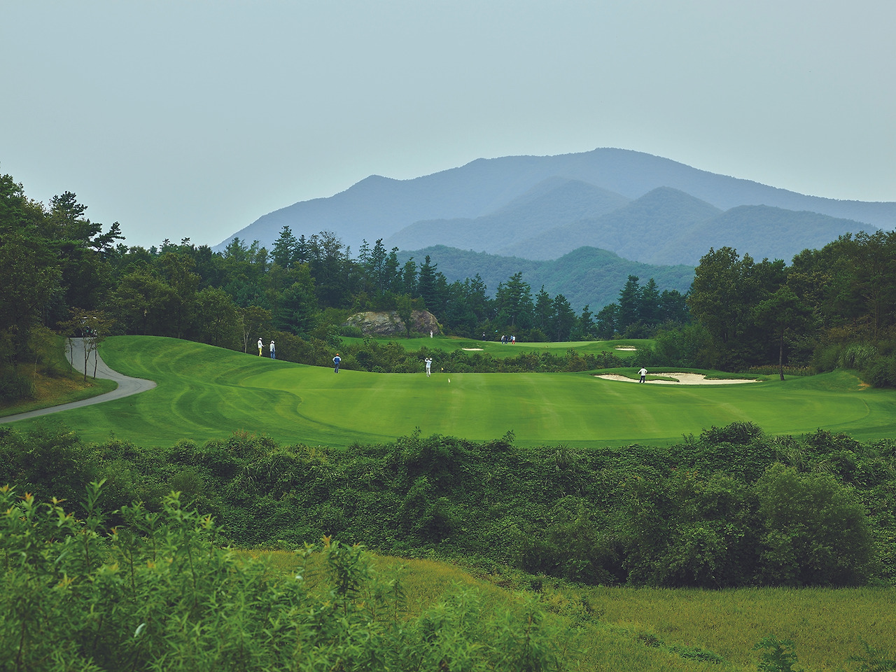 블루원상주-서코스 4번 파4홀(핸디캡1번과 코끼리 바위).jpg