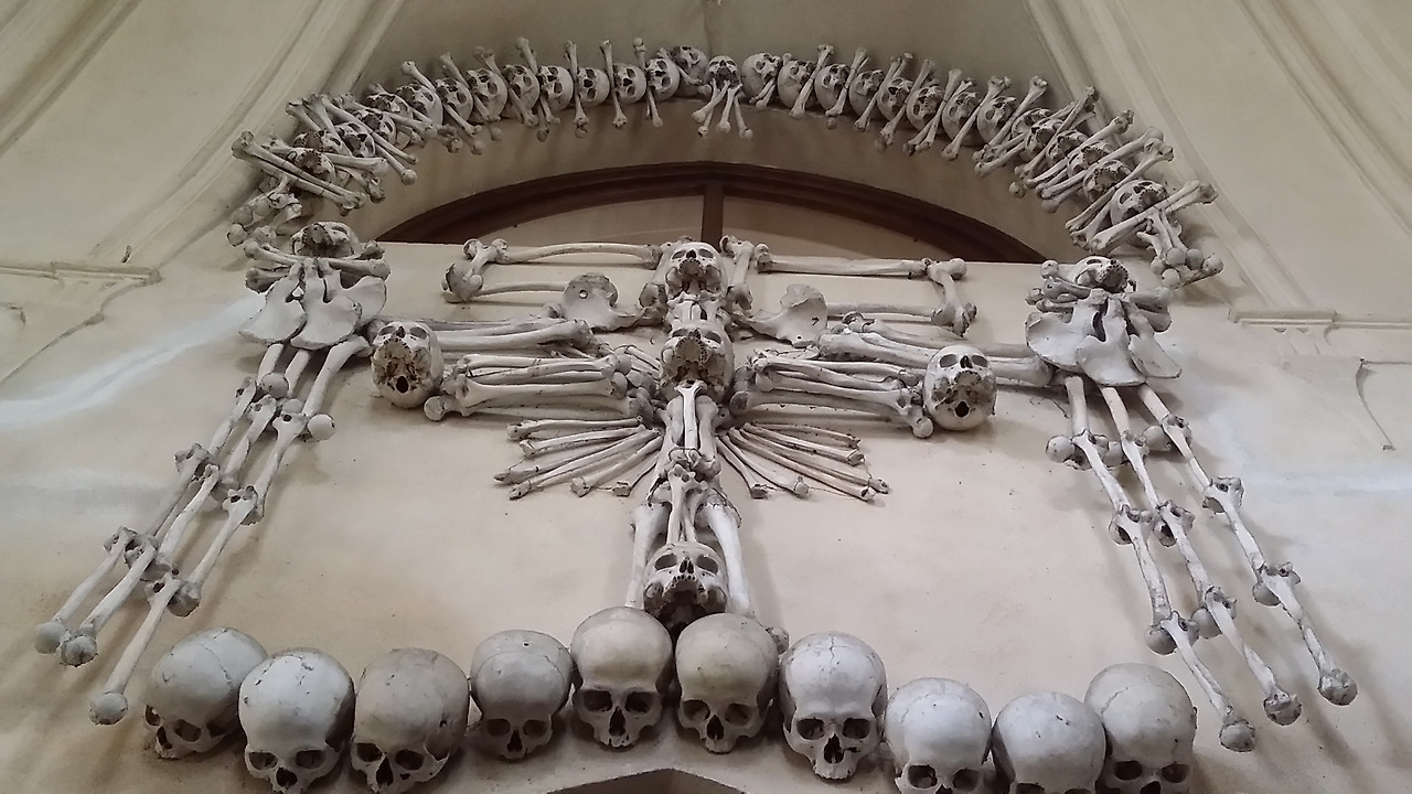 해골 십자가.jpg