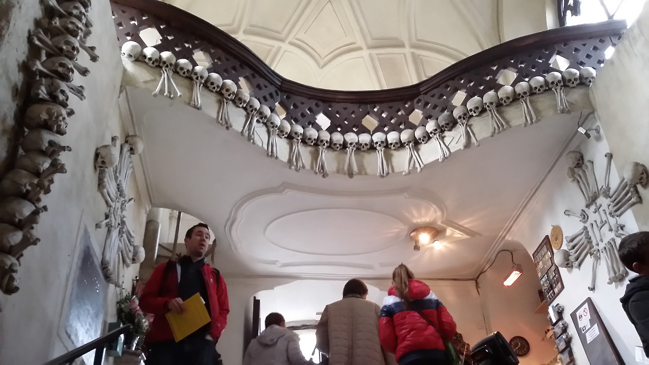 해골성당 입구1.jpg