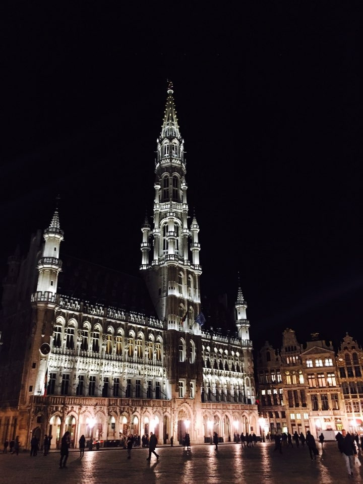 광장의 야경.jpg