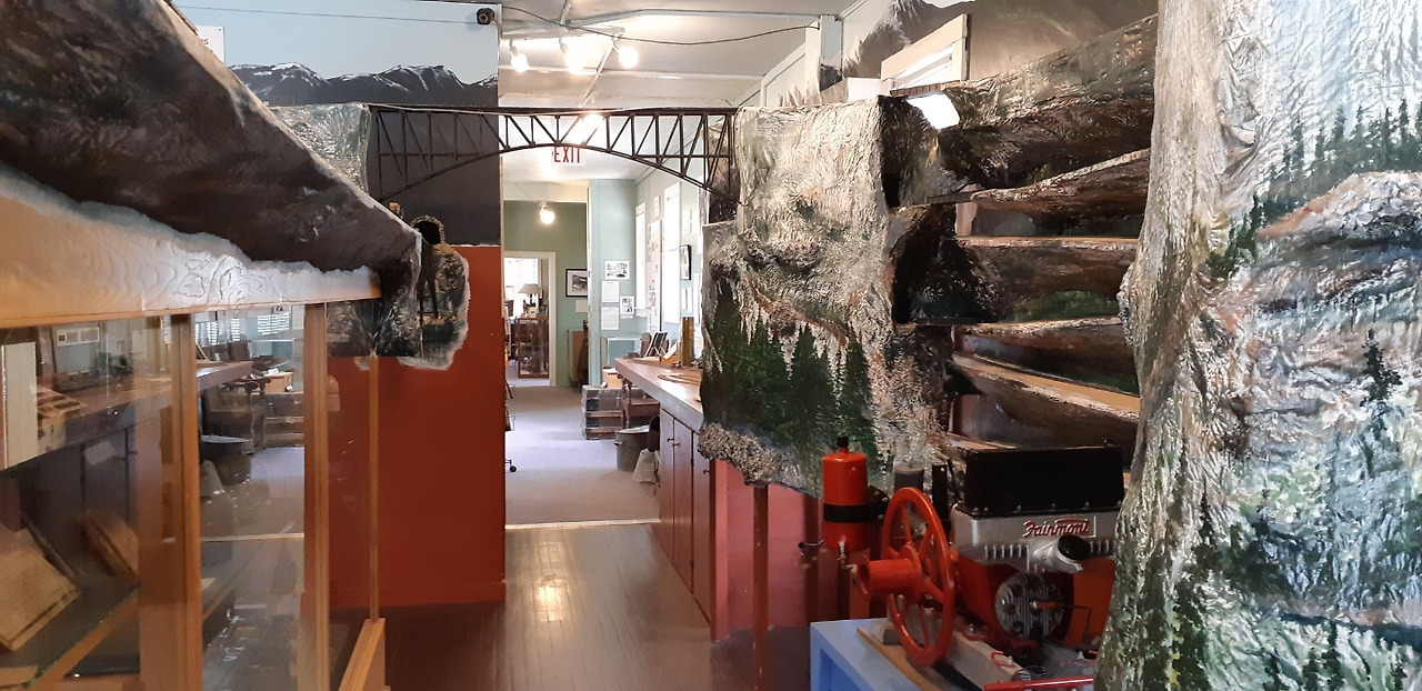 빌레마운트의 기차박물관 내 모피공정 전시관.jpg