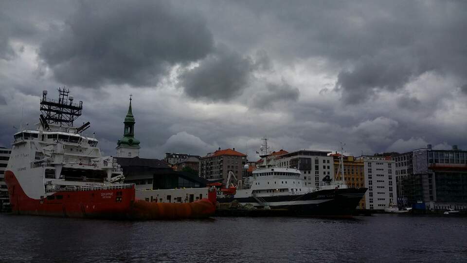 항구의 구름.jpg