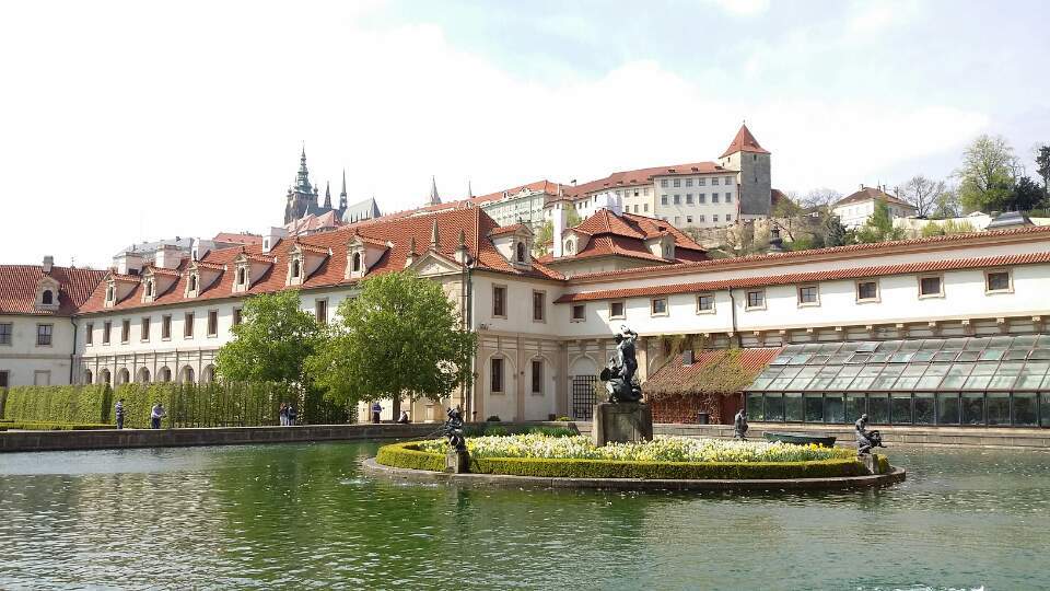 발트 궁과 분수.jpg