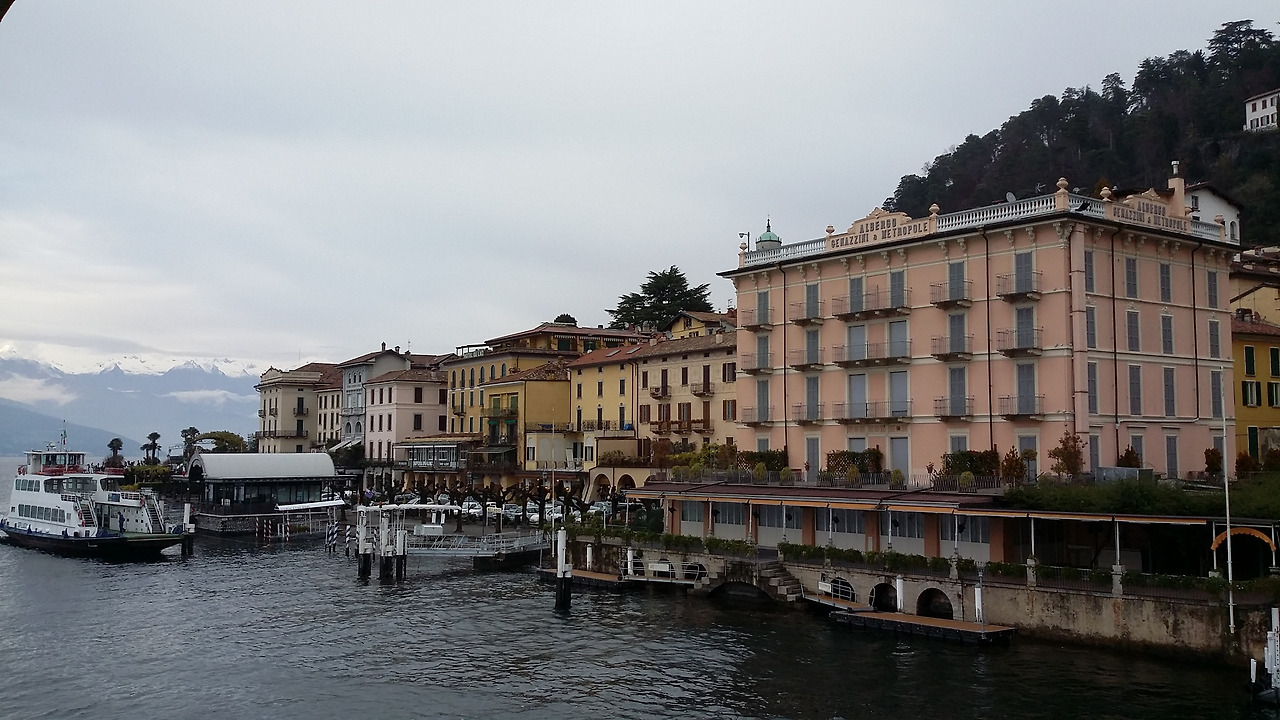 벨라지오 항구.jpg