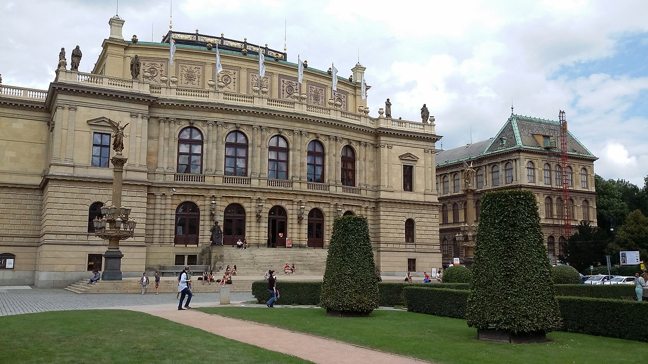 20140815_141053 루돌피늌 .,메인 홀은 드보르작 홀로 현재 체코 필하모니의 근거지다..jpg