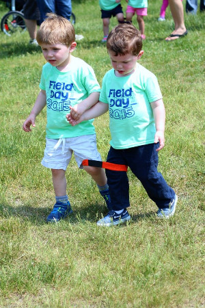 toddler-field-day-3legrace - Ice Cream Off Paper Plates.jpg