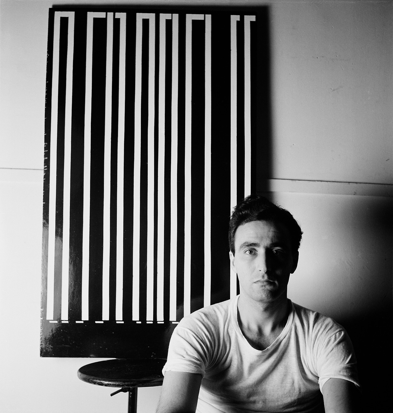 001 그의 추상 작업 앞에서 윌리엄 클라인.jpg