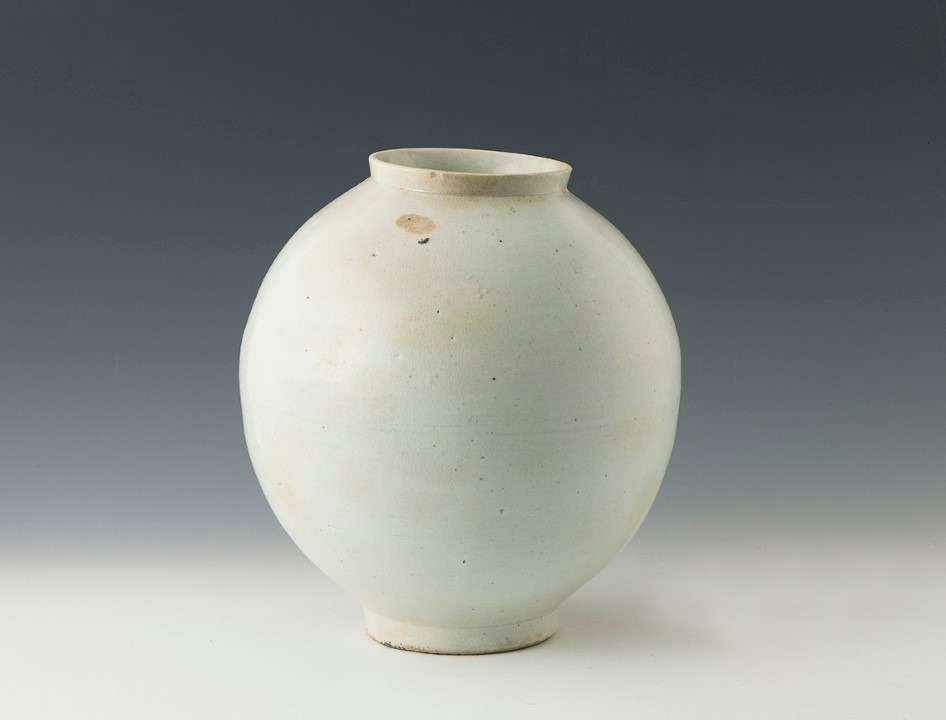 백자달항아리 (Custom).jpg