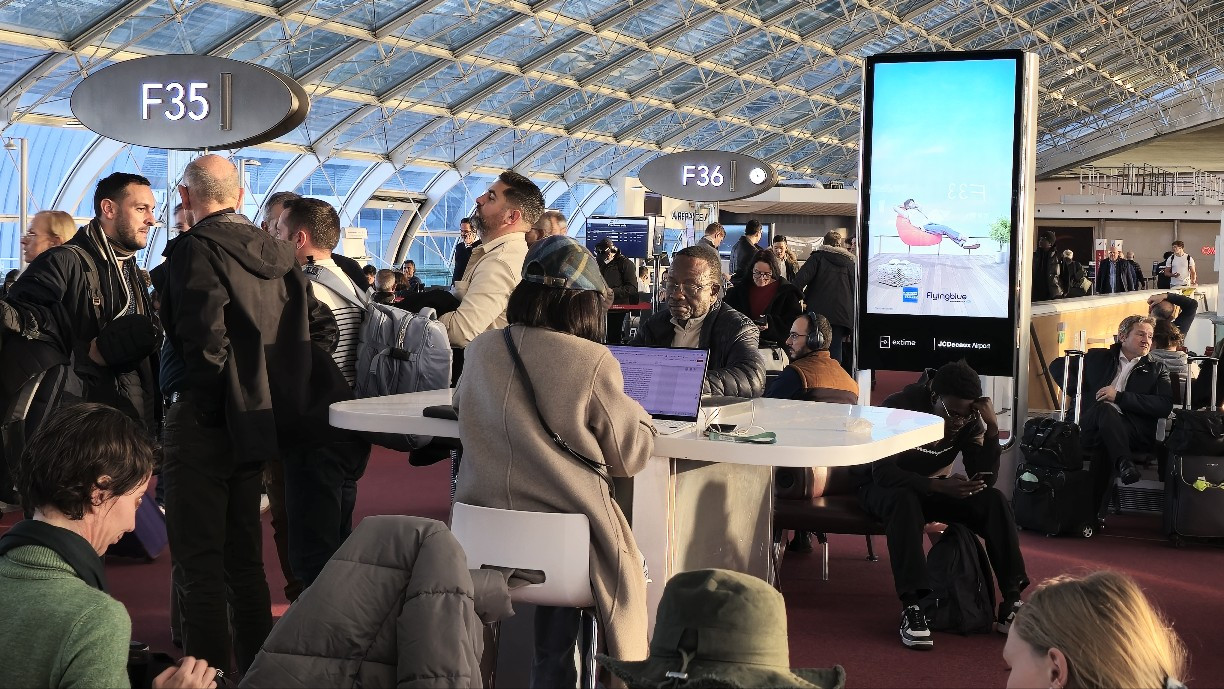 샤를 드골에서 집필중.jpg