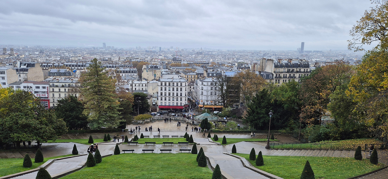 몽마르트언덕에서 보이는 파리 도심 2.jpg