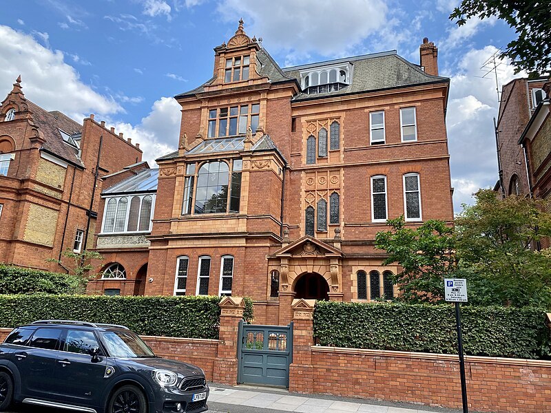 North_House,_69_Eton_Avenue,_Belsize_Park,_July_2023.jpg