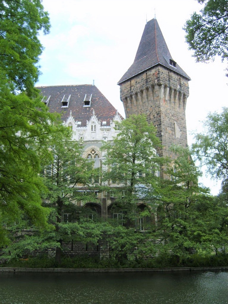 Castle and moat.jpg