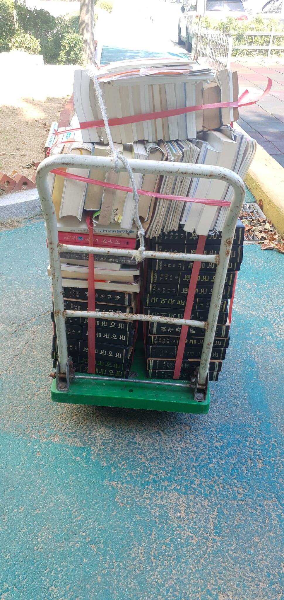 책 폐기 사진.jpg