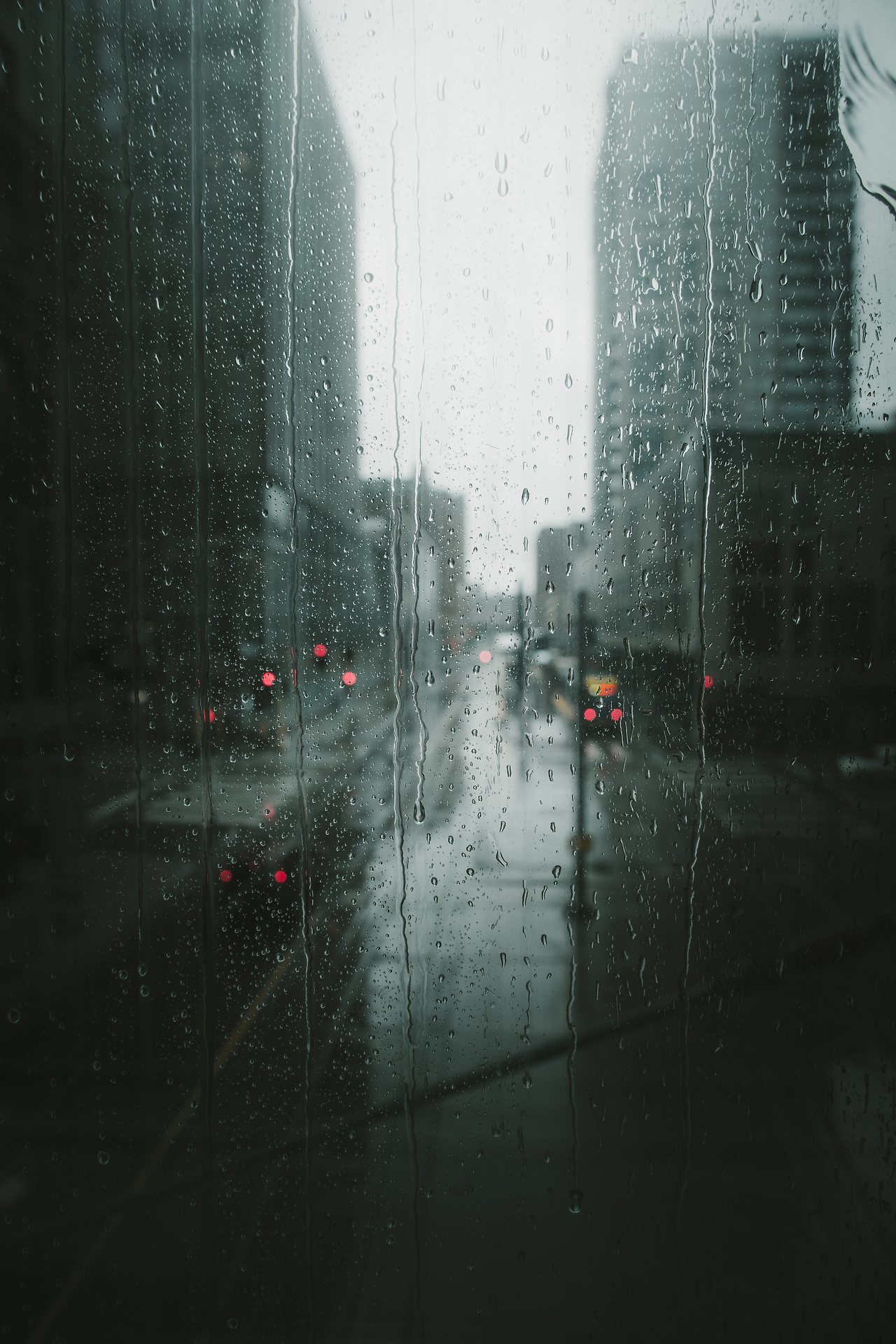 raining-in-the-city-2448749.jpg