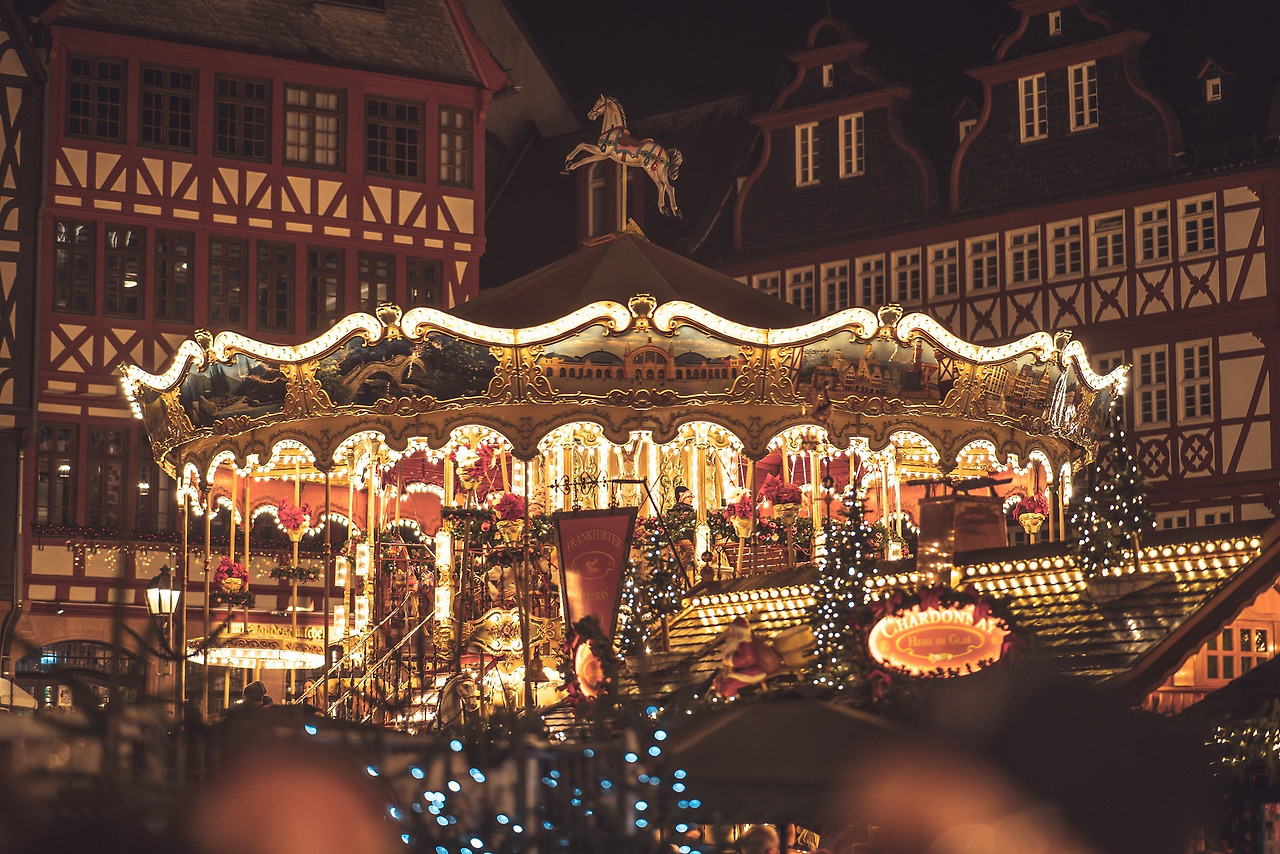 christmas-market-gcde69600c_1920.jpg
